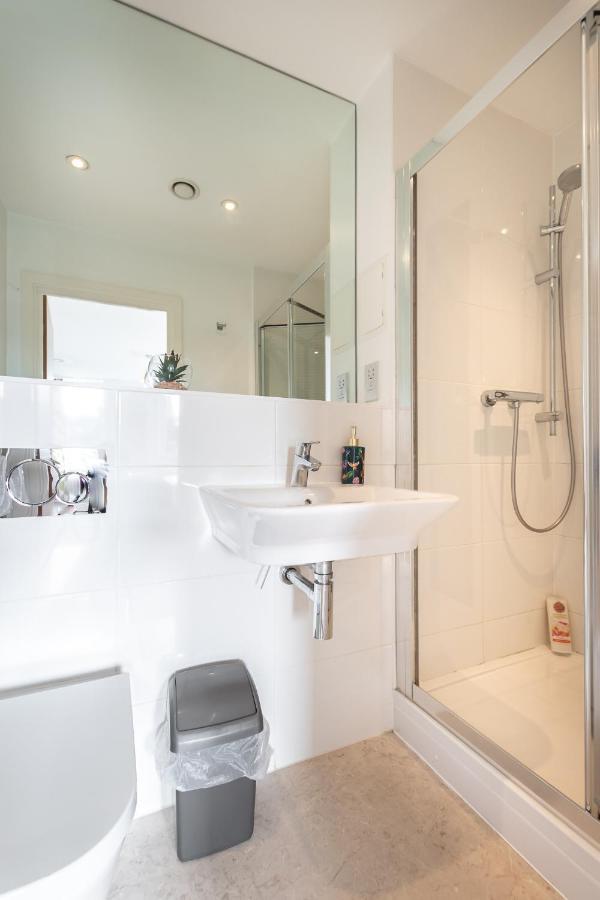Spacious City Center Apartment By Smart Apartments Short Lets & Serviced Accommodation Apartment Southampton With Free Wifi Kültér fotó