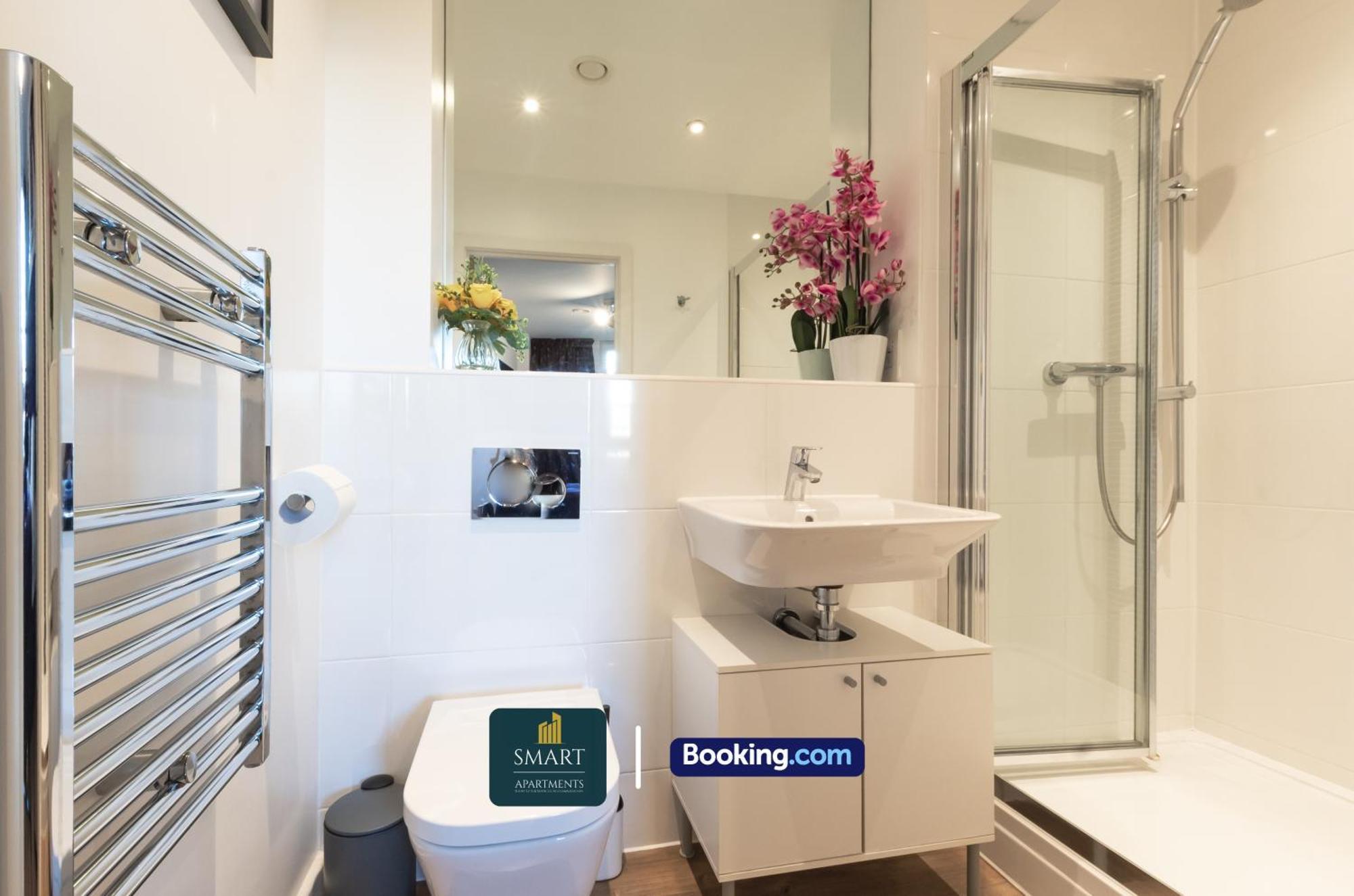 Spacious City Center Apartment By Smart Apartments Short Lets & Serviced Accommodation Apartment Southampton With Free Wifi Kültér fotó